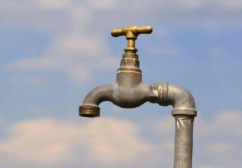 Associations say water produced by Algarve desalination plant will be almost equal to that lost in supply