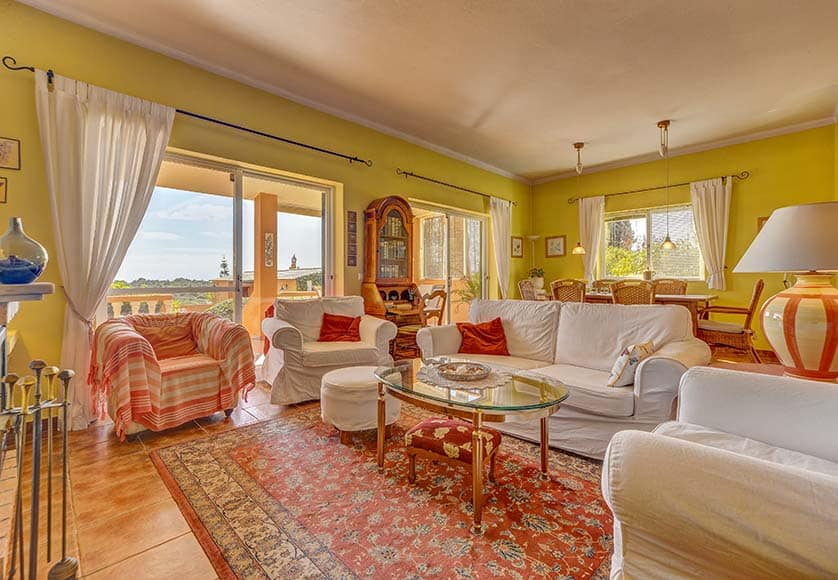 Beautiful and spacious bungalow-style villa with stunning views and private pool