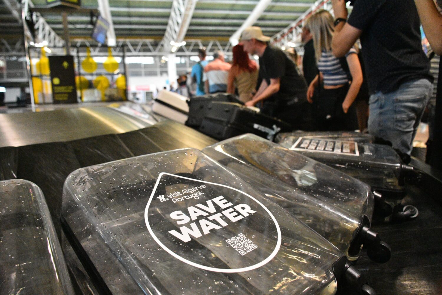 Algarve urges tourists to help “save water”|Algarve urges tourists to help “save water”|Algarve urges tourists to help “save water”||Algarve urges tourists to help “save water”