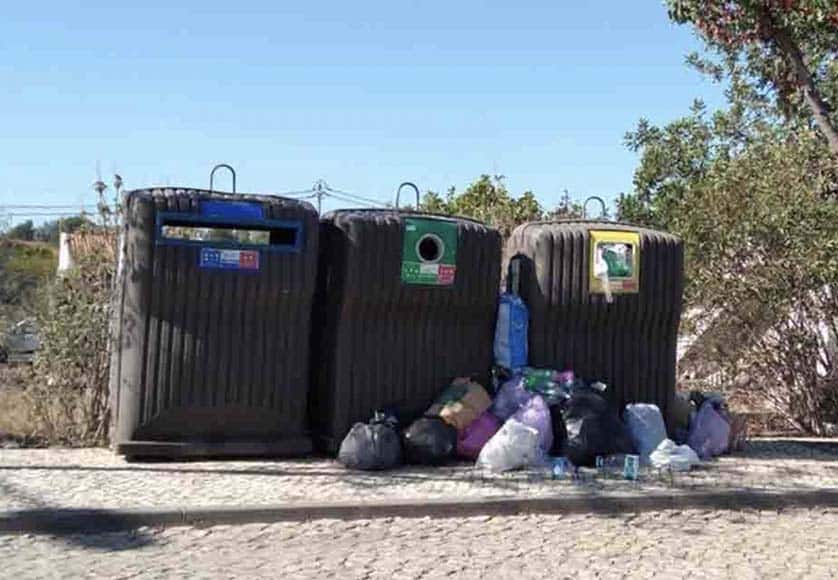 Overflowing ecoponto.1