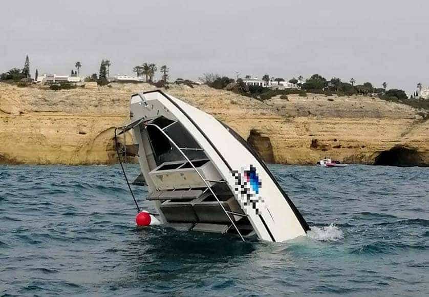 Tourists describe panic on board sinking boat in Algarve