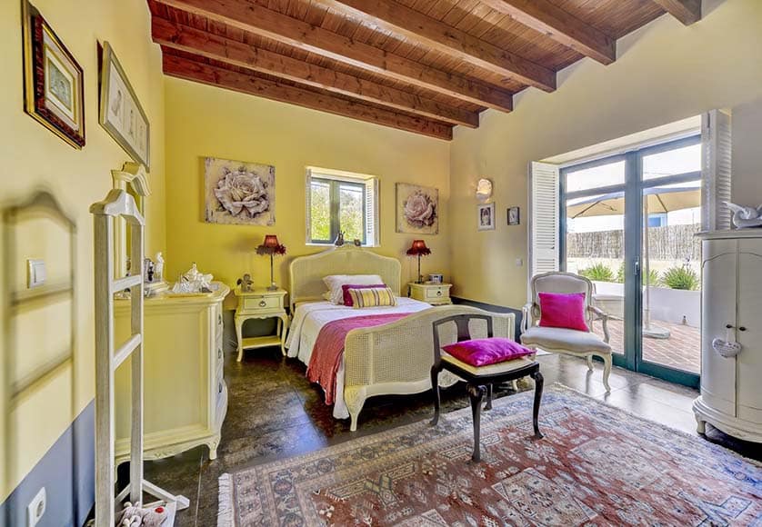 Living and working under the same roof in the in the sunny south of Portugal