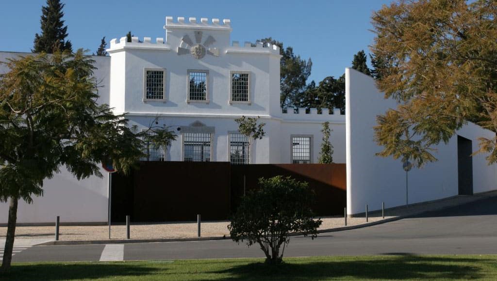 Tavira library
