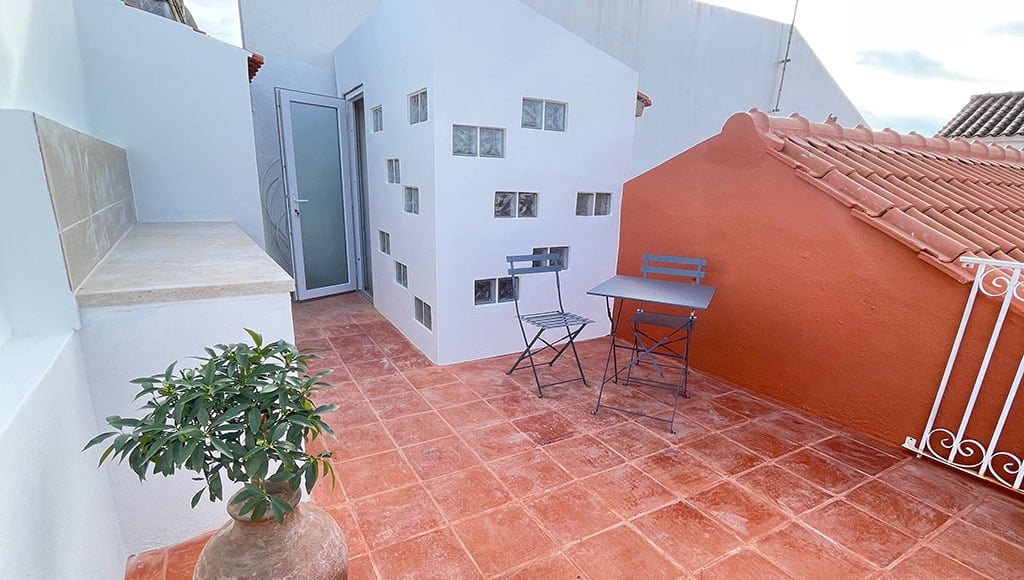 Terrace taking shape in Pedrógão Pequeno – many new buyers do not want gardens