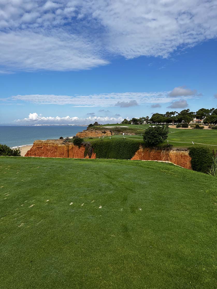 The Atlantic Ocean and stunning cliffs|Vale do Lobo Royal Hole 1