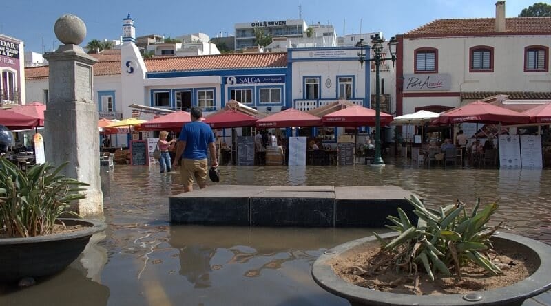 Tide floods coastal towns|Tide floods coastal towns_Lagos