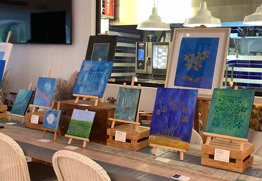 afpop EA raises over €1,800 for animal sterilisation|Artist Tina McEvoy|Guests wining and dining