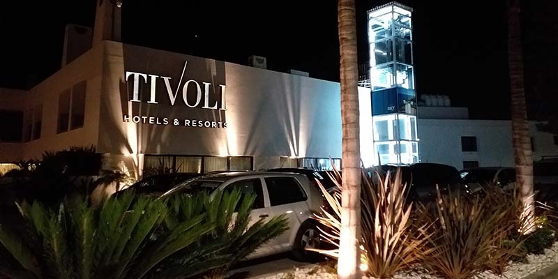Smiles all around as Algarve Resident celebrates 30 years at Tivoli Carvoeiro