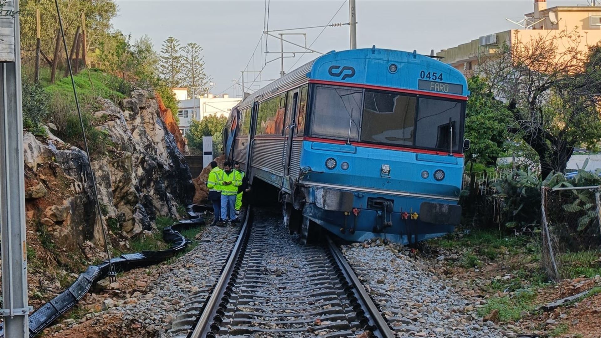 Train derails in Fuseta
