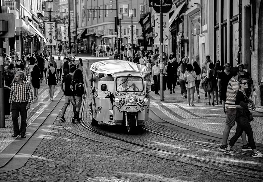 Tuk-tuk in Porto (Photo: DIM HOU/UNSPLASH)|Our friendly tuk-tuk guide Maria in Marseille