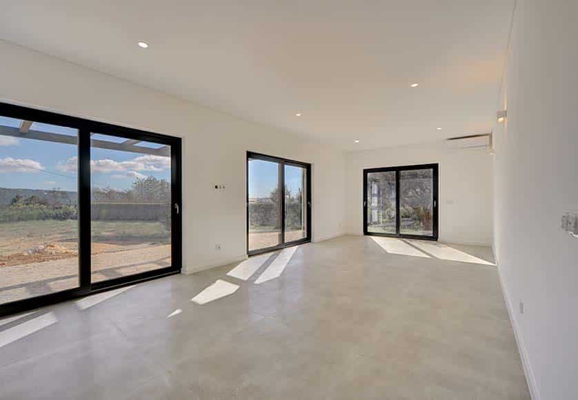 Super quality 5-bedroom villa, close to the market town of Loulé