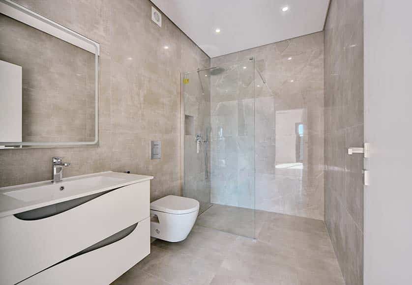 Super quality 5-bedroom villa, close to the market town of Loulé