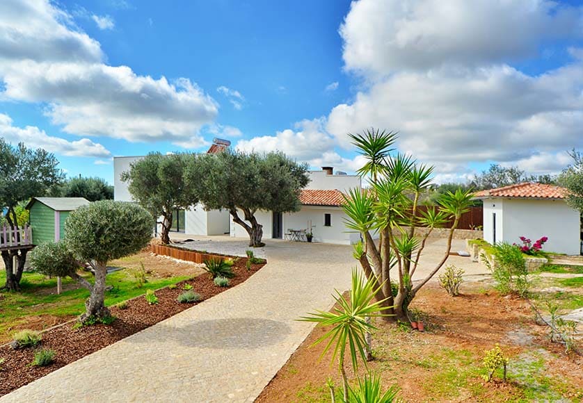 Super quality 5-bedroom villa, close to the market town of Loulé