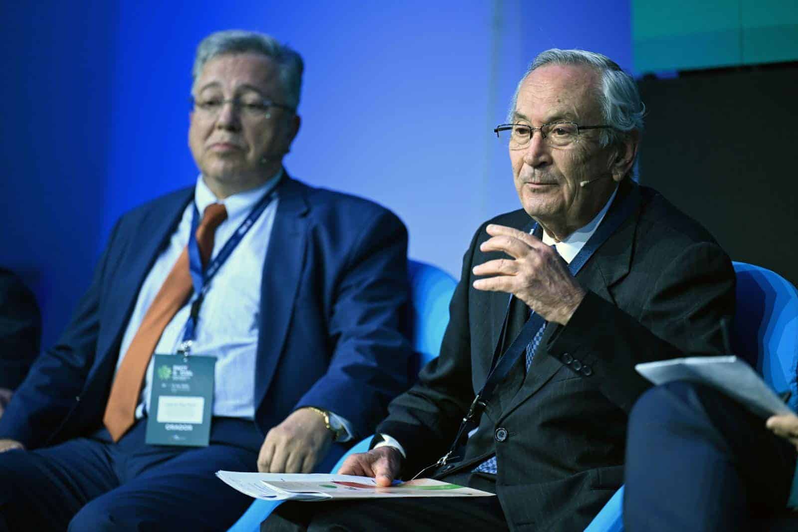 Vítor Neto addresses the crowd at the 'Pacto Social. Mais economia para todos' conference in Porto. (Photo: Confederação Empresarial de Portugal/Facebook)