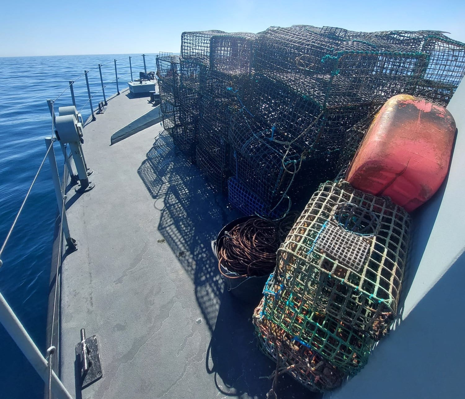 Navy seizes illegal fishing gear in Algarve marine park