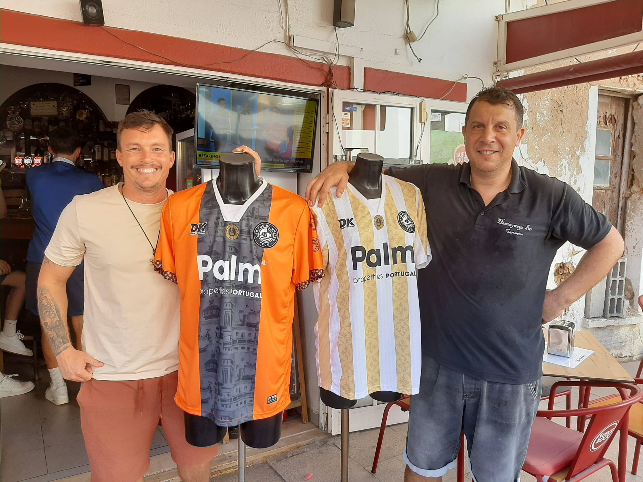 Yannick Nicklaus and Sandro Pacheco, co-founders, showing the club's new jerseys - Photo: Michael Bruxo/Open Media Group|The club's first jersey on display at Hemingways Bar - Photo: Michael Bruxo/Open Media Group|FC Carvoeiro United players general (5)|FC Carvoeiro United players general (8)|FC Carvoeiro United players|FC Carvoeiro United players|FC Carvoeiro United players