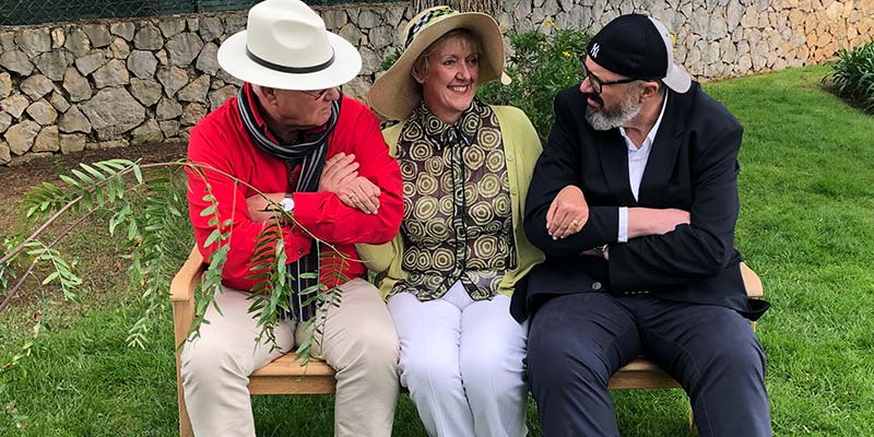 Curtain up on a bench!