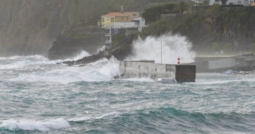 The best advice in this kind of weather is 'stay away from the sea'