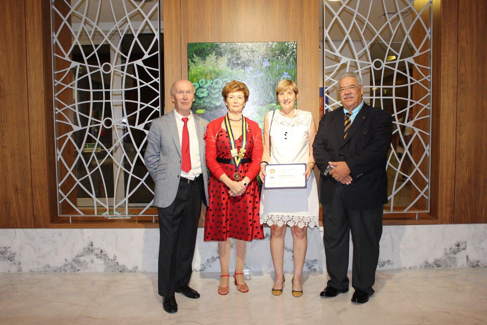 Golfers raise €7,500 for Christmas food hampers