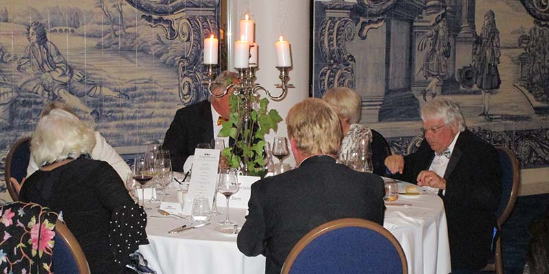 Julian Reynolds presenting his wines|Nick Sykes, President Algarve Wine Society and Tatiana Schoen|Members enjoying the evening at Florian|Julian Reynolds (centre) talking to Derek Lambert and Alison West|From left: Nick Sykes, Barbara Viney, Alison West, Clive Viney and Tatiana Schoen