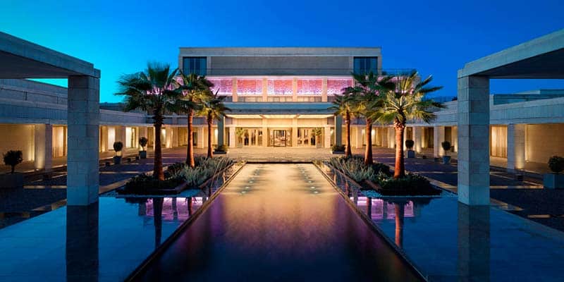 Exhibition by British artist Glen Hague on display at Anantara Vilamoura