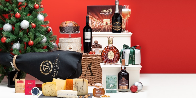 Photo of one of Apolónia Supermarket's Christmas Hampers underneath a Christmas tree|Photo of one of Apolónia Supermarket's Christmas Hampers|Photo of one of Apolónia Supermarket's Christmas Hampers||Photo of one of Apolónia Supermarket's Christmas Hampers