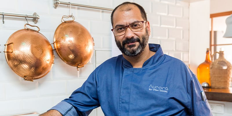 Photo of chef Vitor Veloso of the Aurora by Vitor Veloso restaurant||Photo of the Aurora by Vitor Veloso sign on the outside of the restaurant in Loulé