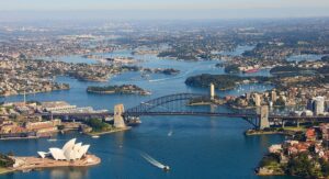 Portuguese stranded in Australia told “find your own way back”