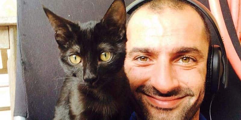 Traumatised cat owner threatens hunger strike unless airline finds his pet