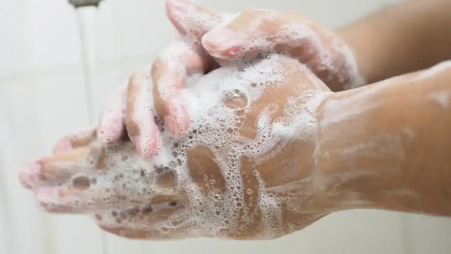 “Nation of professional hand-washers” - a new accolade for Portugal