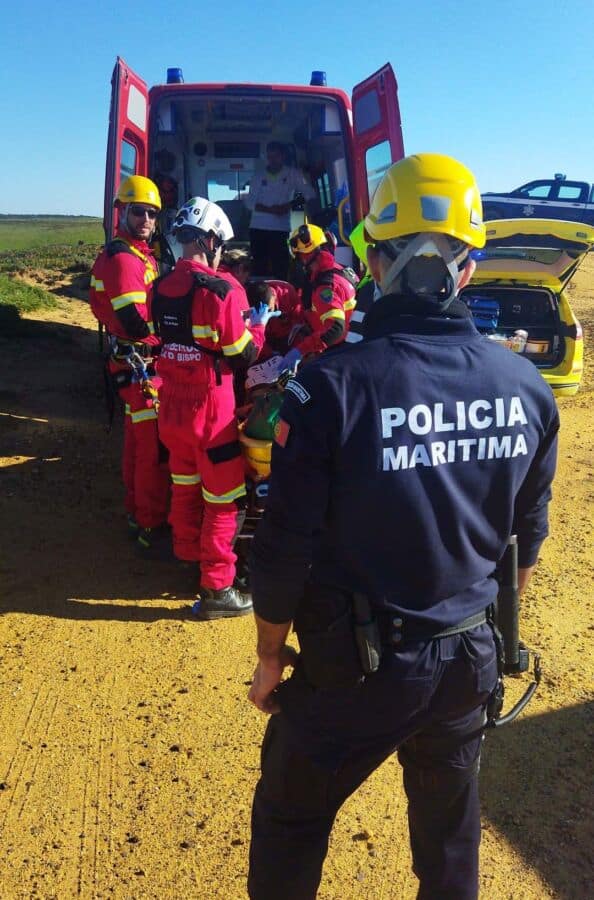 72-year-old rescued by firefighters in Vila do Bispo