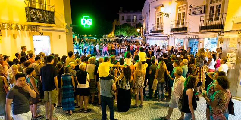 Faro businesses open until midnight