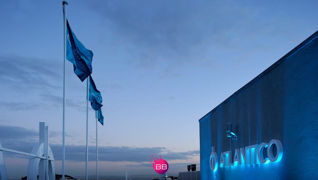 Photo of the top of the building where the headquarters of Banco ATLANTICO Europa are|View of the inside of Banco ATLANTICO Europa headquarters|