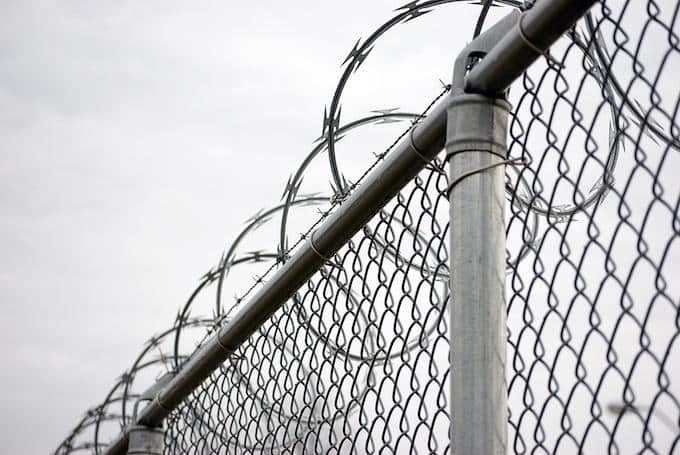 barbed_wire_fence.jpg