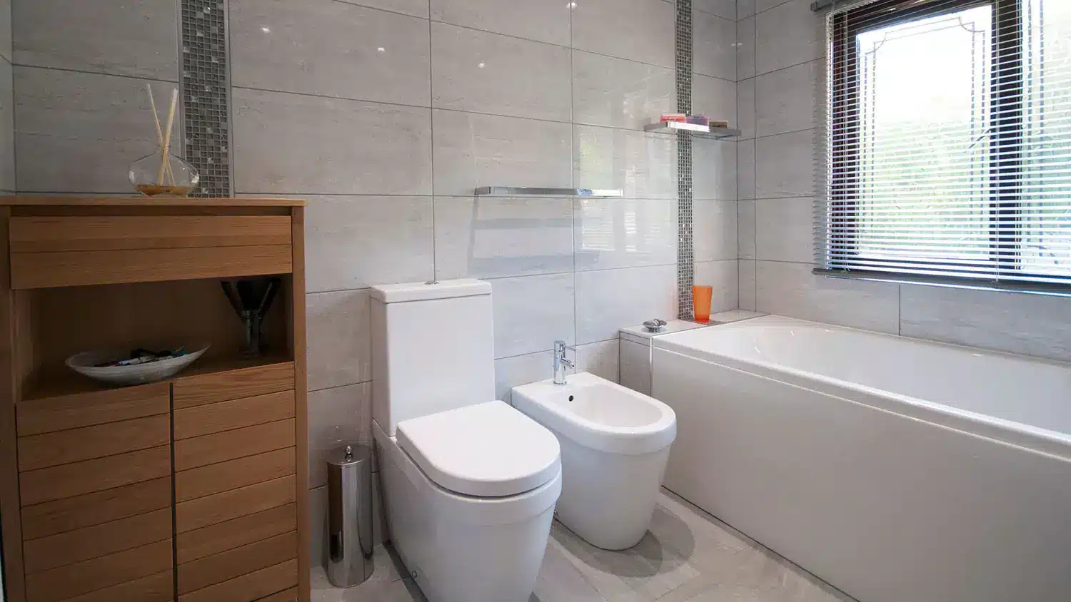 bathroom-with-bidet