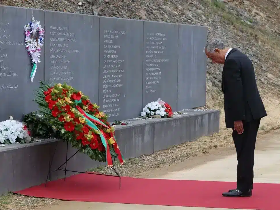 Marcelo paying respects to the victims of 2017s terrible forest fires. Image: LUSA
