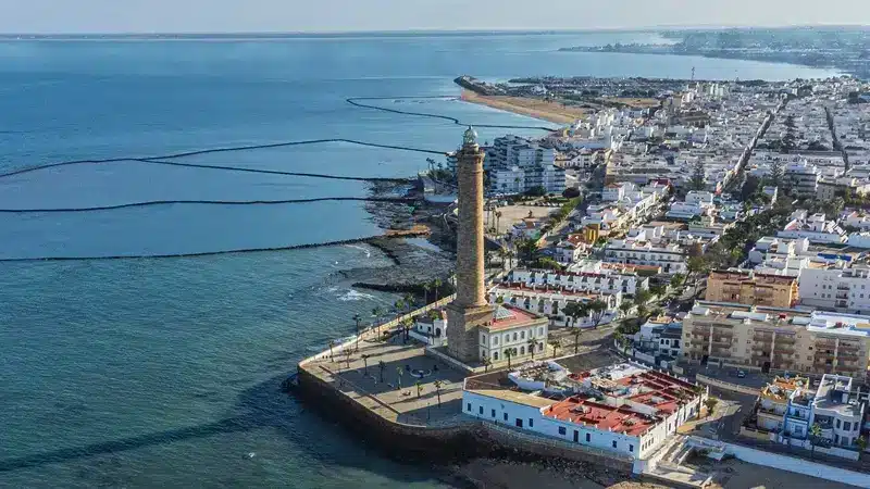 Robin Warde's body was recovered from the sea off the coast near Chipiona - a beach resort roughly 70 nautical miles from Ria Formosa, on January 4, 2018. On this date in Portugal, Maritime Police had 'scaled back' their searches to land-based resources only. They appear not to have thought the body could have been taken by the currents to Spanish territory, and Spain does not appear to have thought the unidentified corpse might have come from Portugal|Missing Briton “buried by Spanish authorities”|Missing Briton “buried by Spanish authorities”