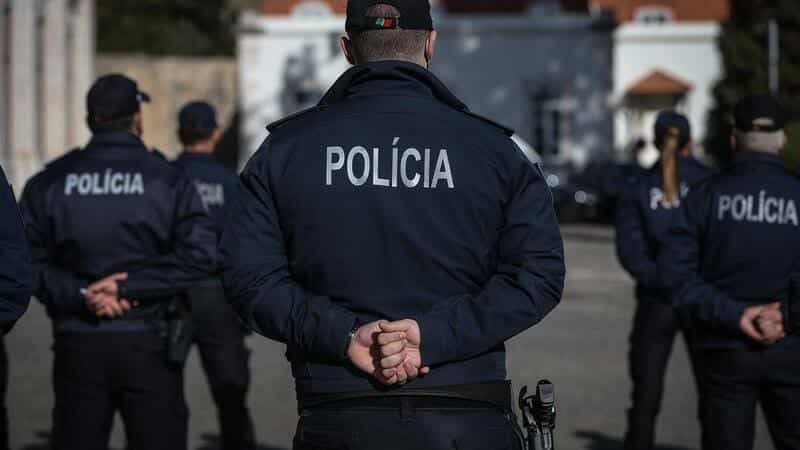 Government to present proposal to ‘calm’ protesting police forces today