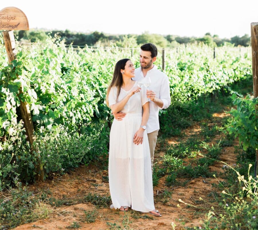 couple-vineyard-wedding-happiness-quinta-vales|vinery-wedding-accomodation-private-villas-algarve-quinta-vales|vineyard-wedding-decoration-design-algarve-quinta-vales|winery-wedding-wine-botles-beverage-algarve-quinta-vales