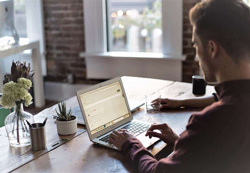 digital-nomad-working-laptop-algarve-quinta-vales|digital-nomad-laptop-nature-working-algarve-quinta-vales|digital-nomad-laptop-villa-outdoor-algarve-quinta-vales|Vineyard-landscape-outdoor-digital-nomad-algarve-quinta-vales