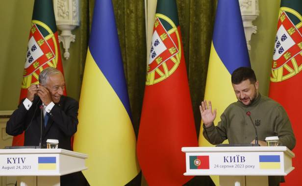Dark humour, smiles marked today's press conference with President Marcelo. Image: António Pedro Santos / Lusa