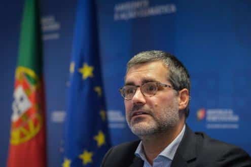 Nuno Lacasta's years heading APA have been checkered by controversy. Says Esquerda website: "Since 2012 at the head of the APA, Nuno Lacasta has been repeatedly criticised by environmentalists. The Left Bloc called for his resignation in 2018. From oil prospecting in Aljezur to EDP's dams, Celtejo's pollution and the lithium and data center deals in Sines, APA's decisions have been contested". Image: Mário Cruz/ Lusa