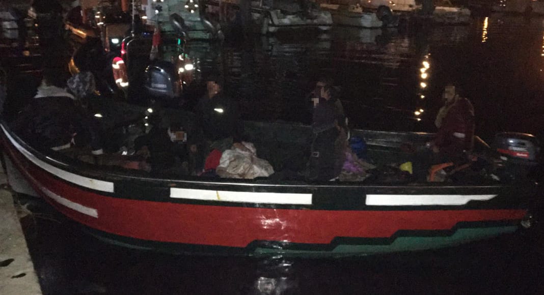 Police intercept boat with 11 North African migrants near Olhão