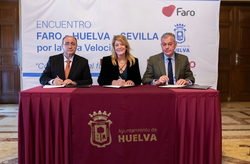 Faro mayor, Rogério Bacalhau (left); Huelva mayor, Pilar Miranda (centre); and Seville mayor, José Luis Sanz (right) signed the manifesto on Tuesday in Huelva