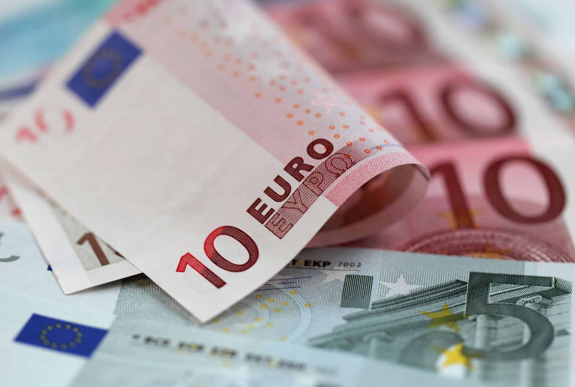 euro-bills-1.jpg