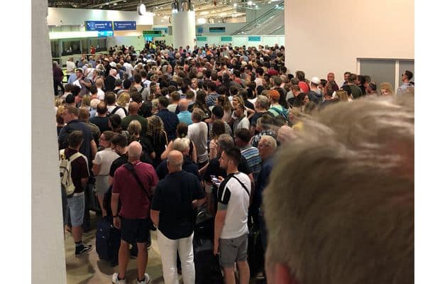 faro_airport_passport_control_huw_pendleton.jpg