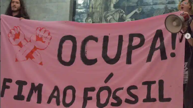 Climate activists occupy Ministry of Environment