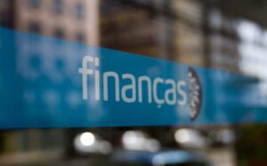 Taxman “finds more super-rich by cross-referencing data”