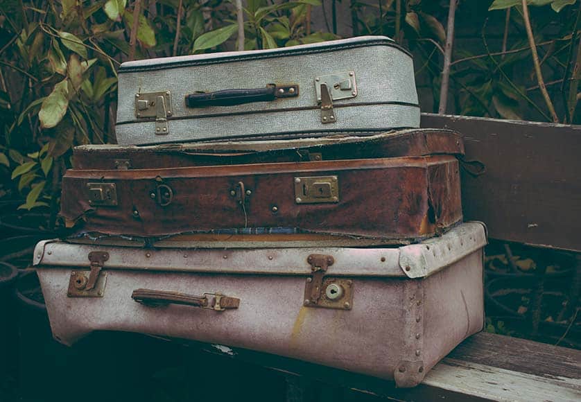 suitcases|eiffel tower|train tunnel