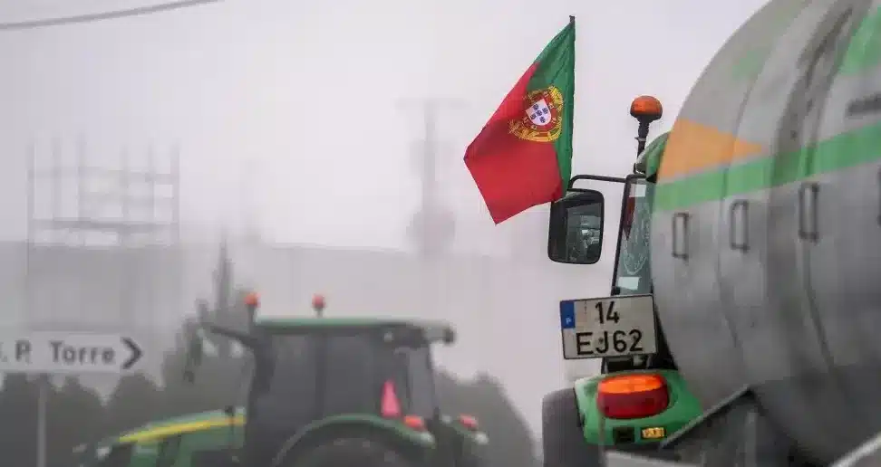 Farmers' protests have not stopped. Image from yesterday by Lusa's Hugo Delgado
